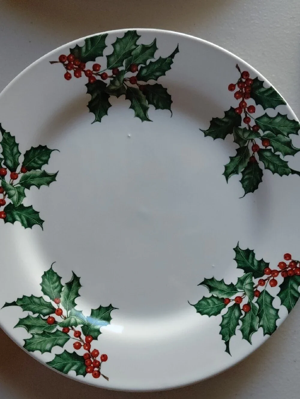Hallmark White Dinner Plates with Green Holly and Red Berries (Set of 4)